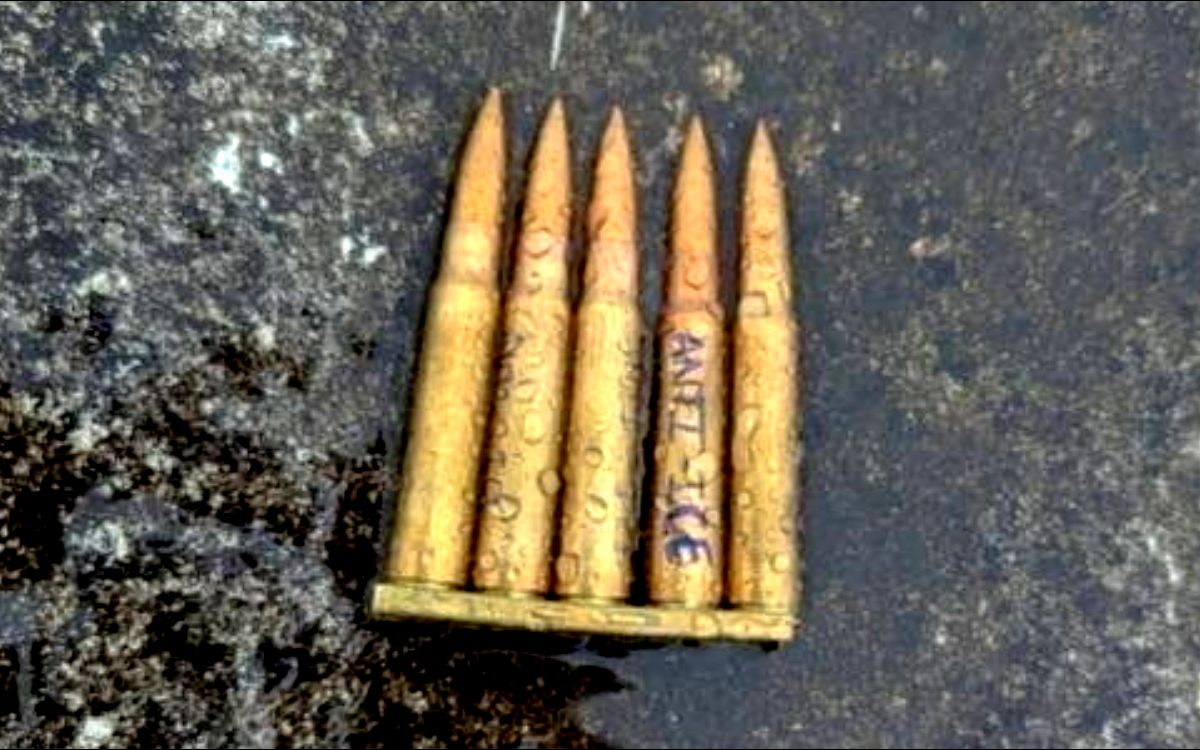 Tirador escribió “anti-ICE” en bala sin usar en ataque a oficina en Dallas: FBI