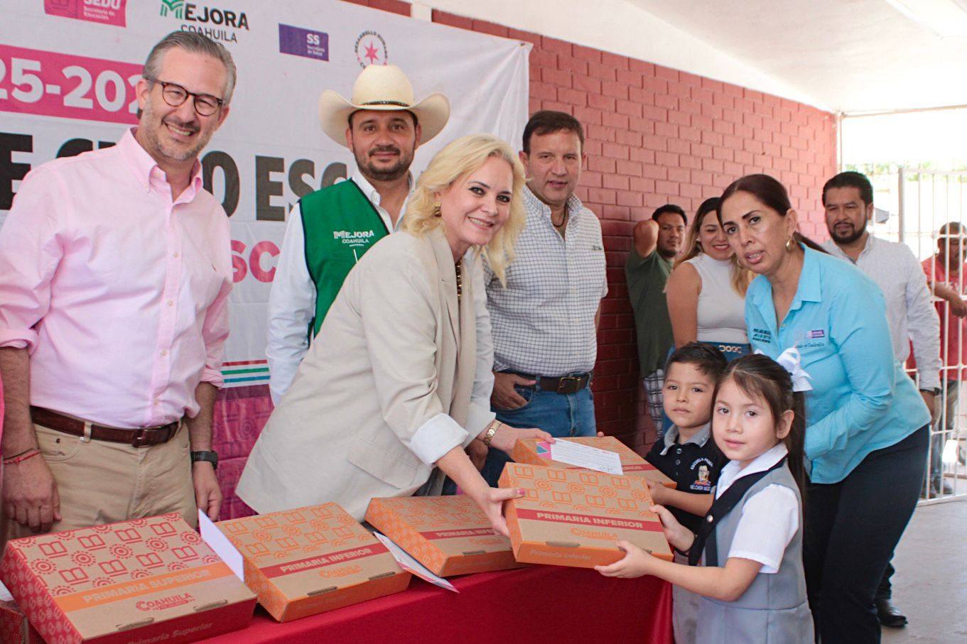 Entrega de útiles escolares y libros de texto gratuitos en la Primaria Melchor Múzquiz TV