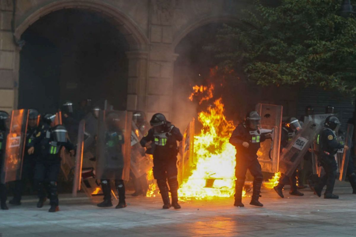Al menos 94 policías resultaron heridos en marcha por 2 de Octubre