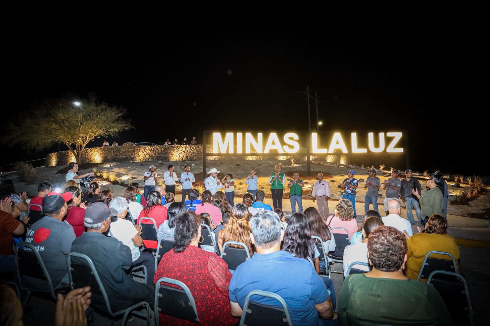 Liquín Quintanilla inaugura el nuevo mirador de Minas la Luz
