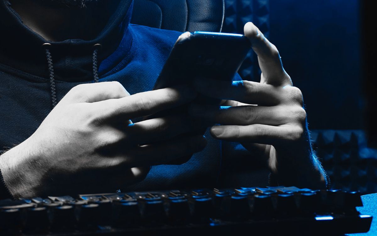 Investigan a estudiantes por crear ‘catálogo pornográfico’ con IA de alumnas en secundaria de Zacatecas; hay 400 víctimas