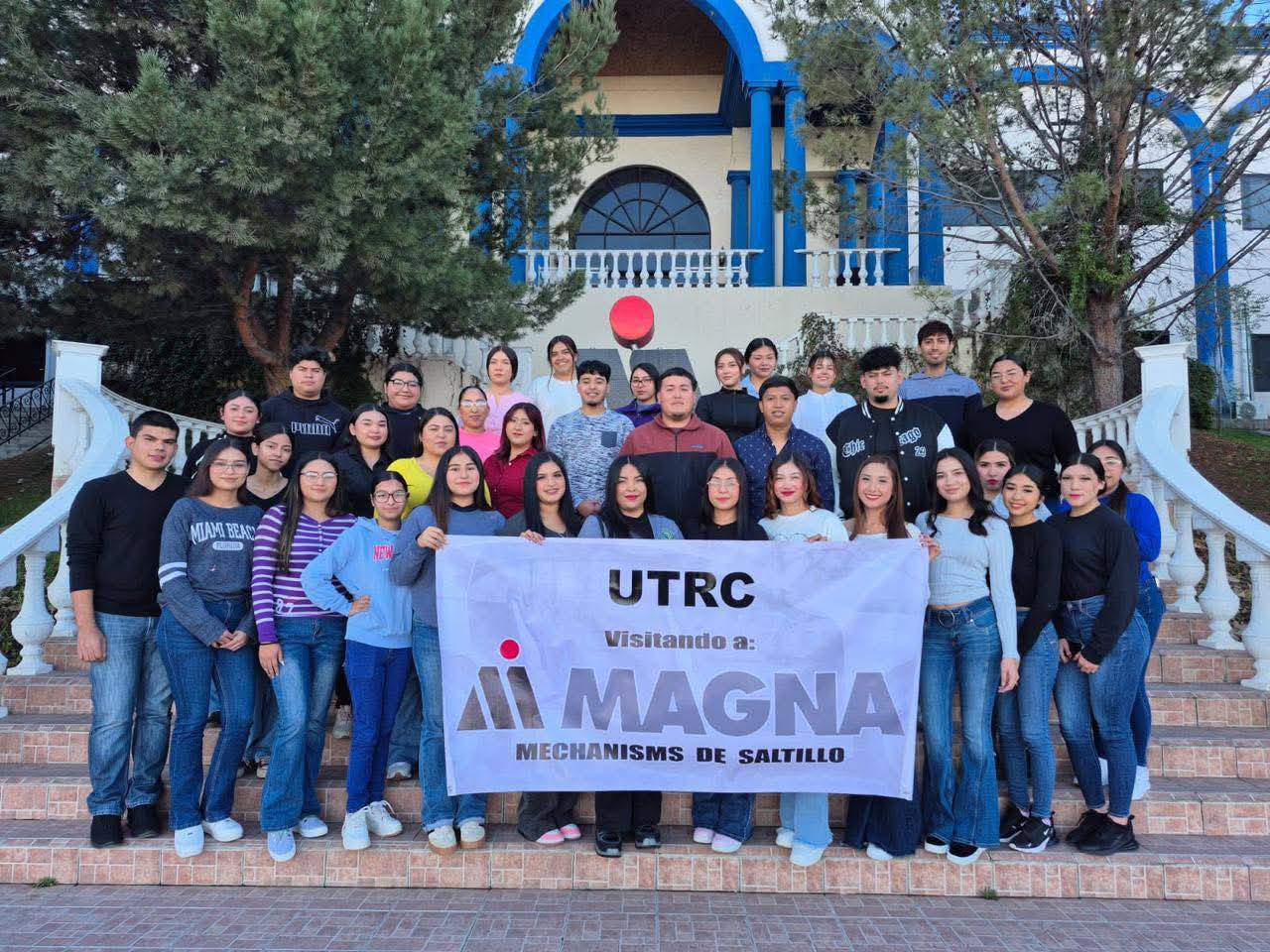 Estudiantes de la UTRC realizan visita académica a la empresa Magna Mechanisms de Saltillo.