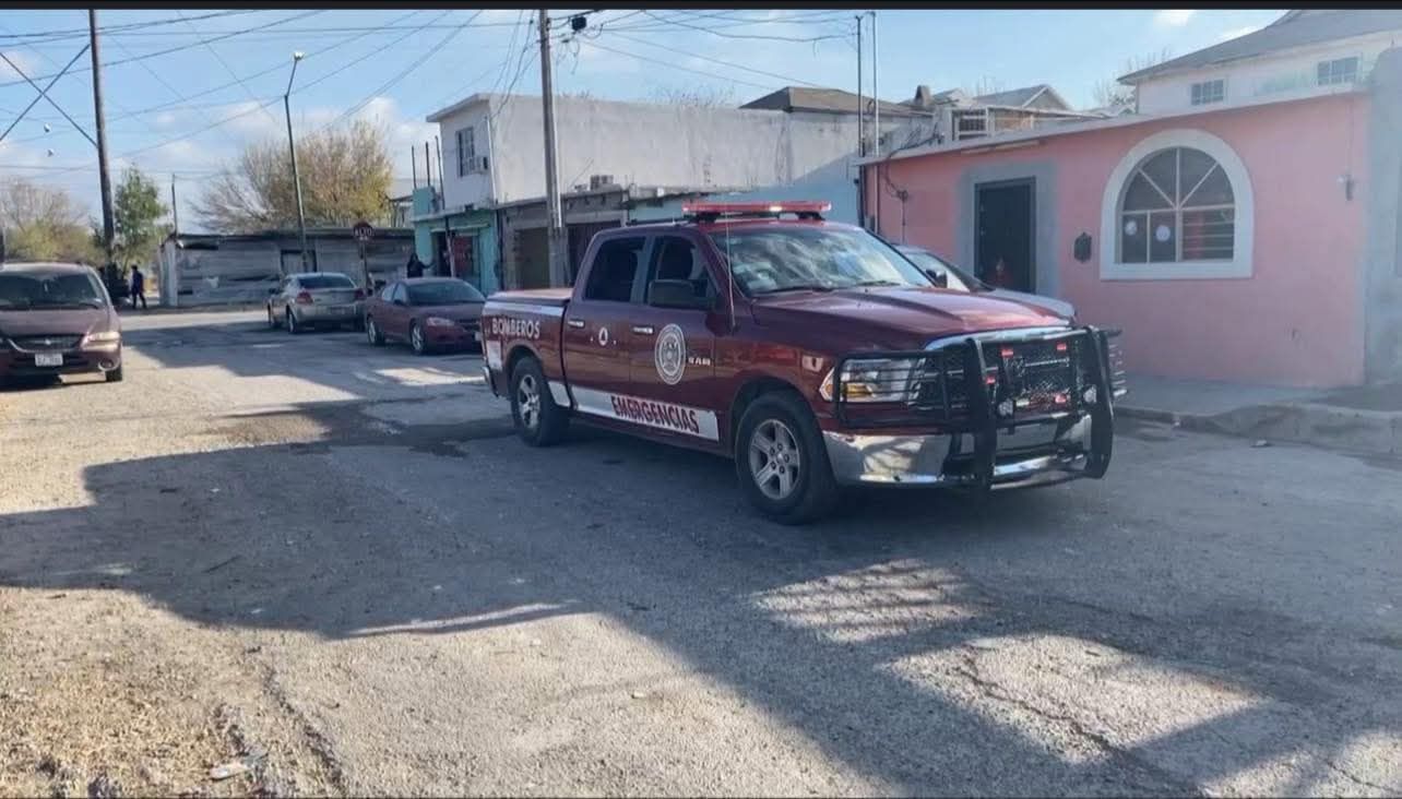 Hombre sufre lesiones por explosión de cuete en rostro en Piedras Negras