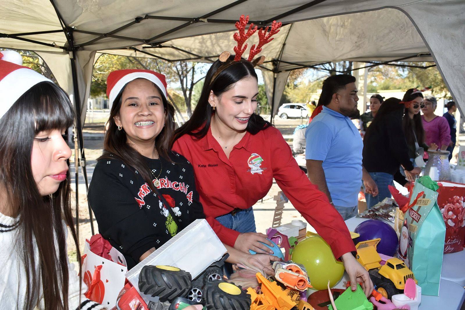 Red de Jóvenes por México Múzquiz celebra Navidad con niñas y niños de Minas La Florida