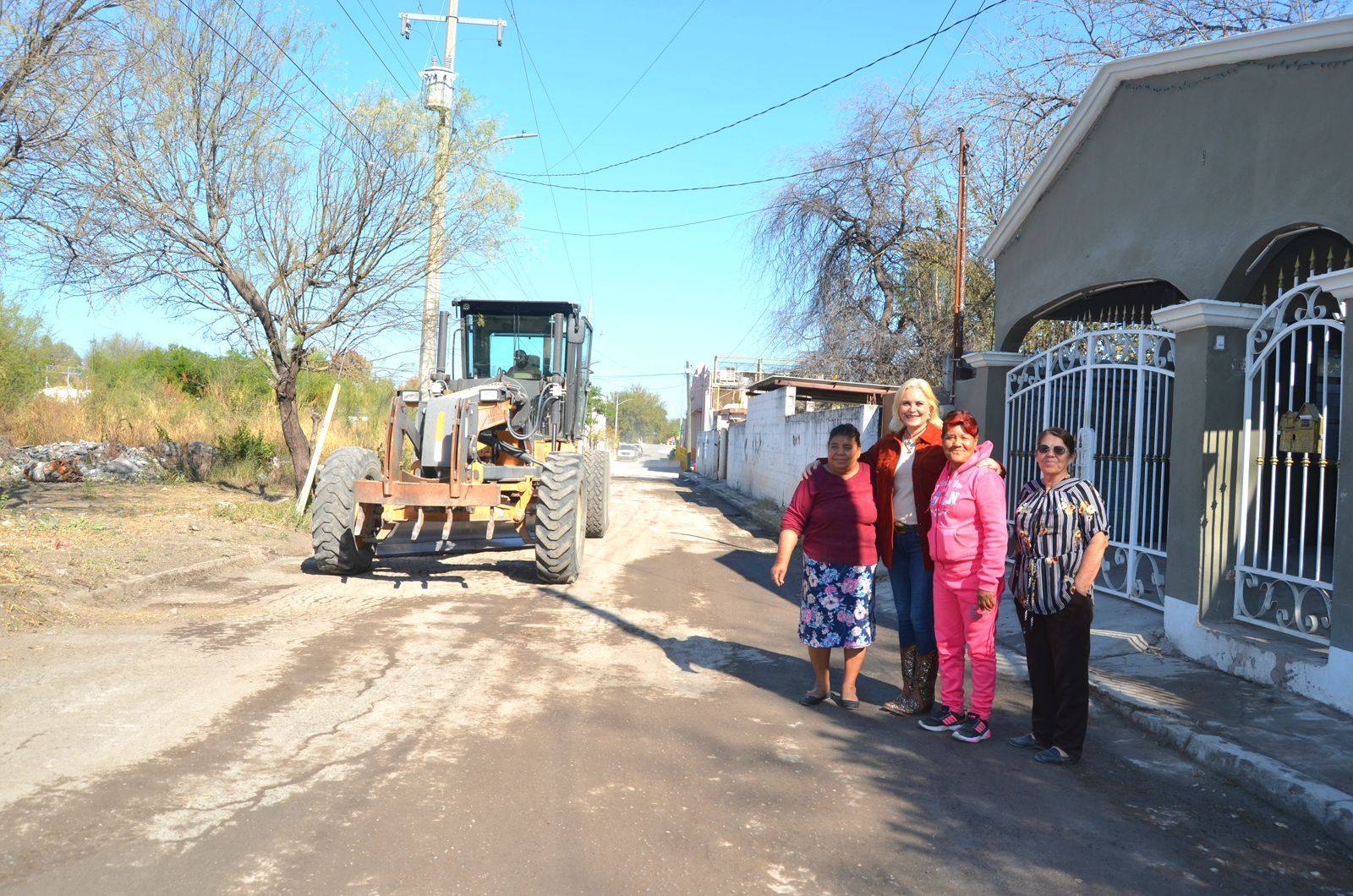 Da inicio Laura Jiménez Gutiérrez a los trabajos pavimentación en la calle Manuel Acuña