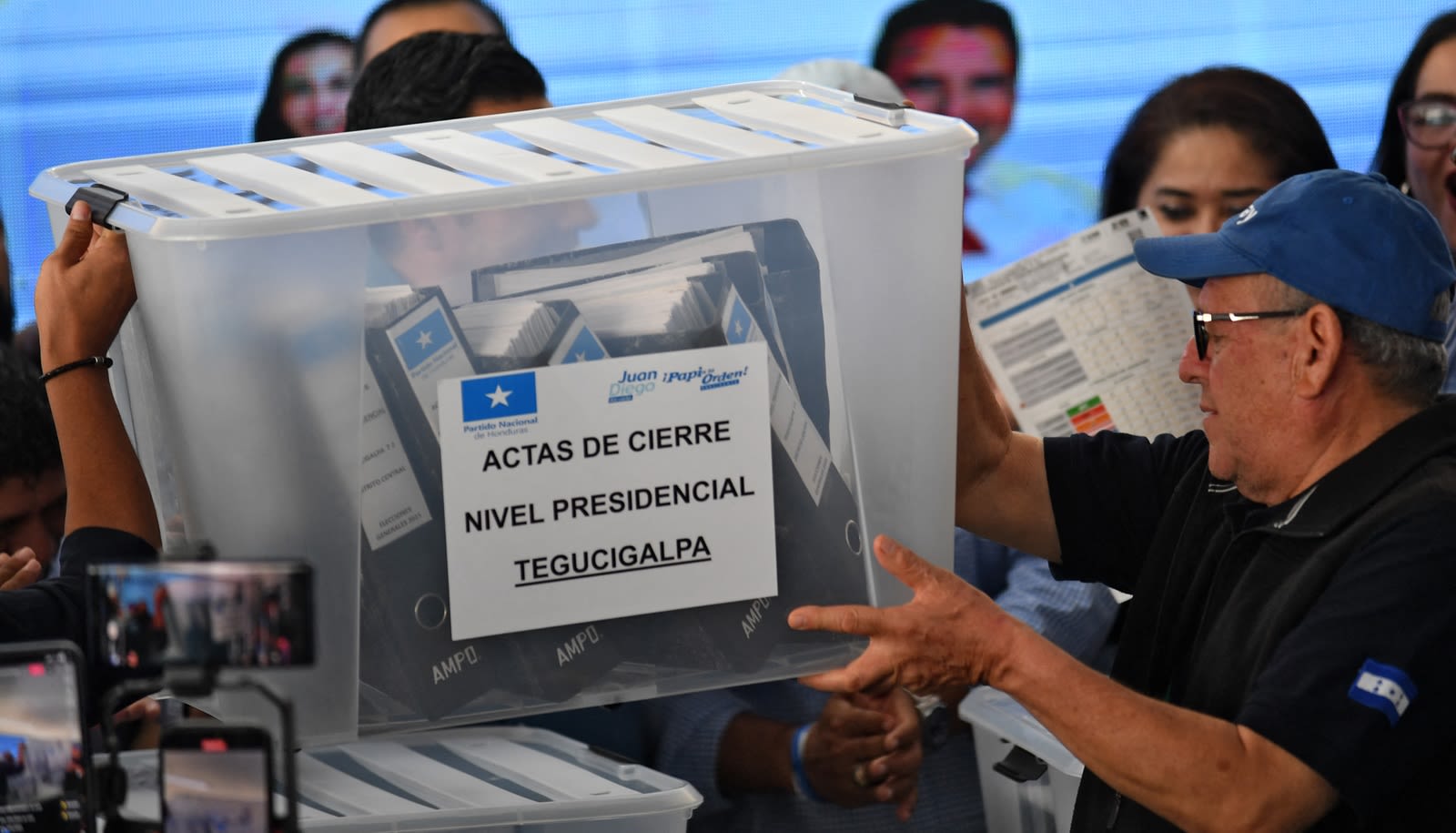 CNE de Honduras reanuda el escrutinio: con el 97 % de las actas escrutadas Asfura saca ventaja sobre Nasralla