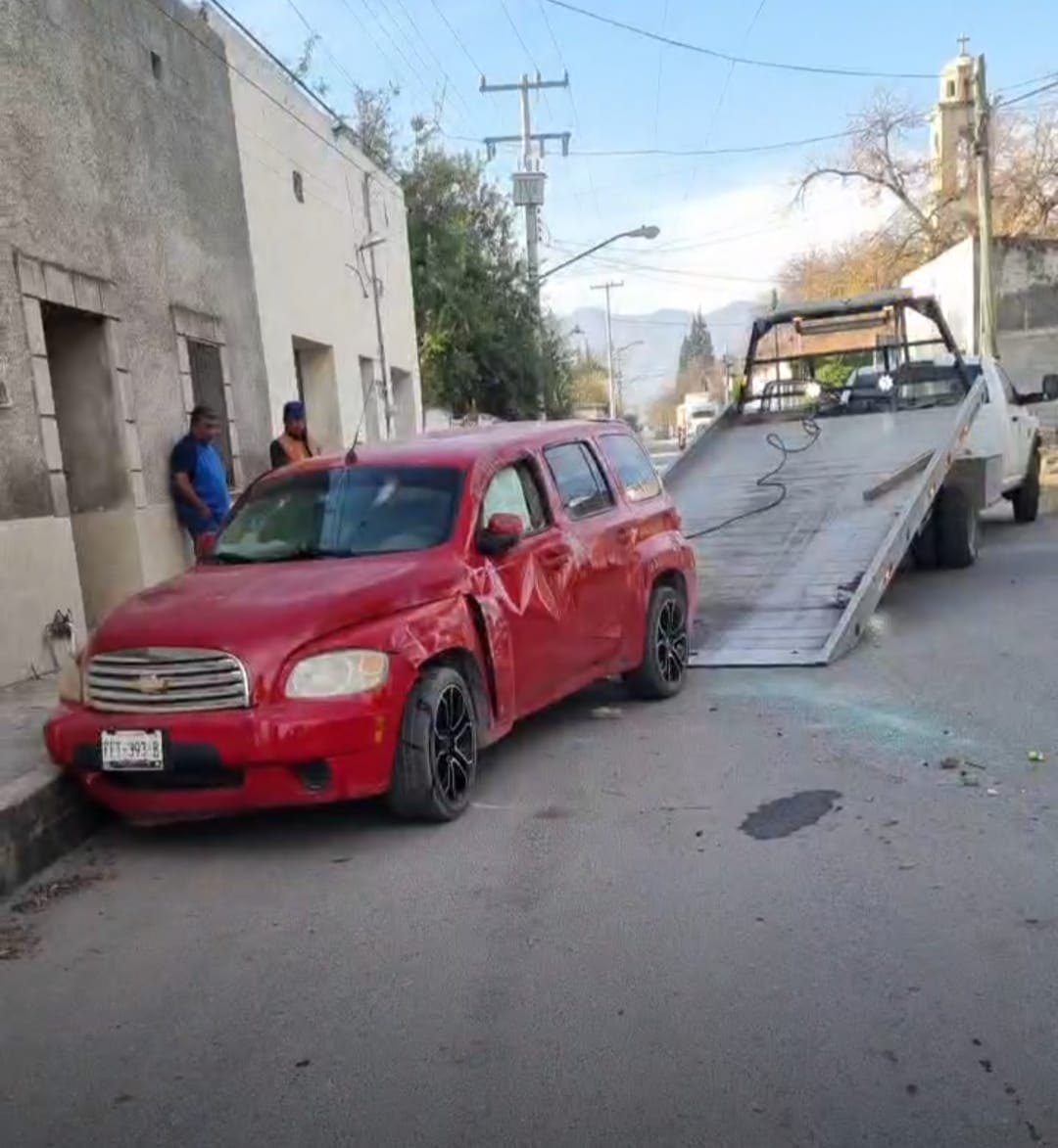 ​🚨 MOVILIZACIÓN DE EMERGENCIA EN EL BARRIO LA PIEDRA TRAS APARATOSO VUELCO DE UNA CAMIONETA EN LA CALLE SOCORRO
