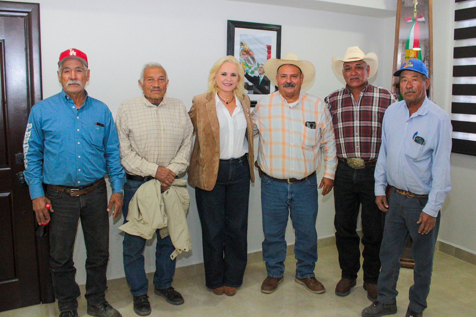 Sostiene reunión la presidenta municipal Laura Jiménez Gutiérrez con el nuevo Comisariado del Ejido La Cuchilla