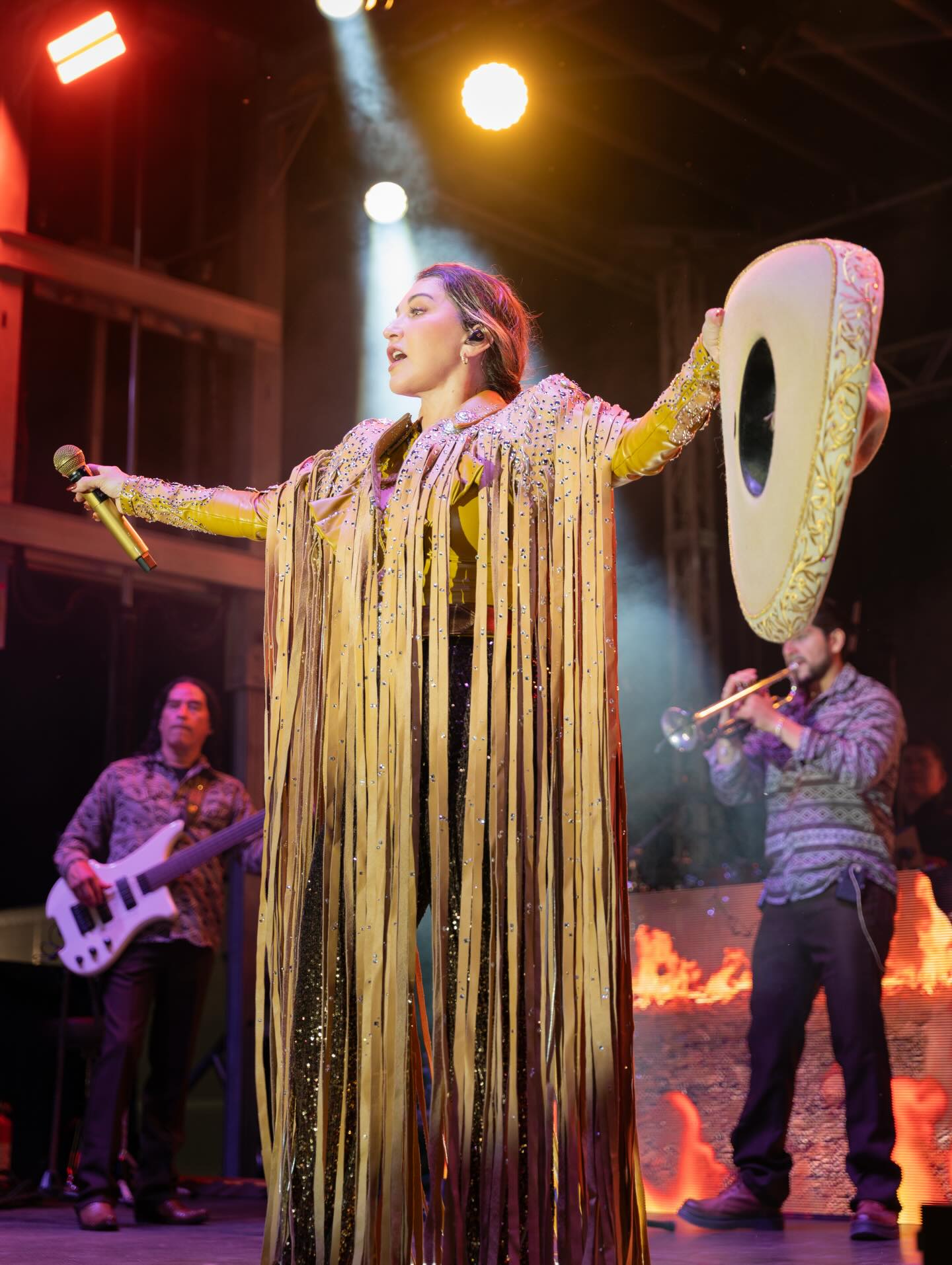 Momento viral en el concierto de Alicia Villarreal en Kickapoo Lucky Eagle: Locutor Ariel Rodríguez Sukue genera risas con anécdota imaginaria