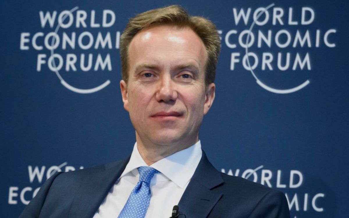 Presidente del Foro Económico Mundial renuncia tras revelarse vínculos con Jeffrey Epstein