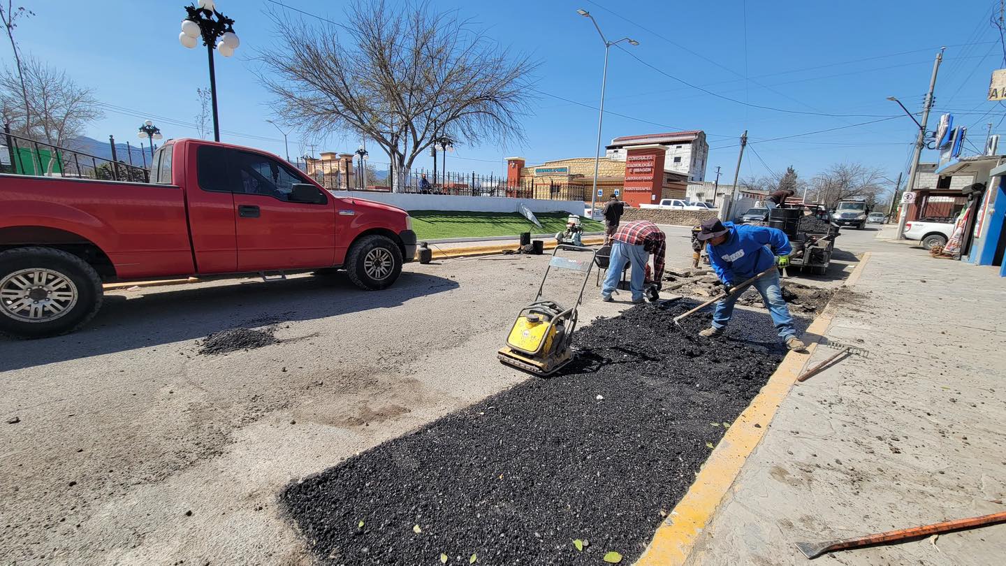 Gobierno de Múzquiz intensifica campaña de bacheo en Palaú y la Cabecera Municipal