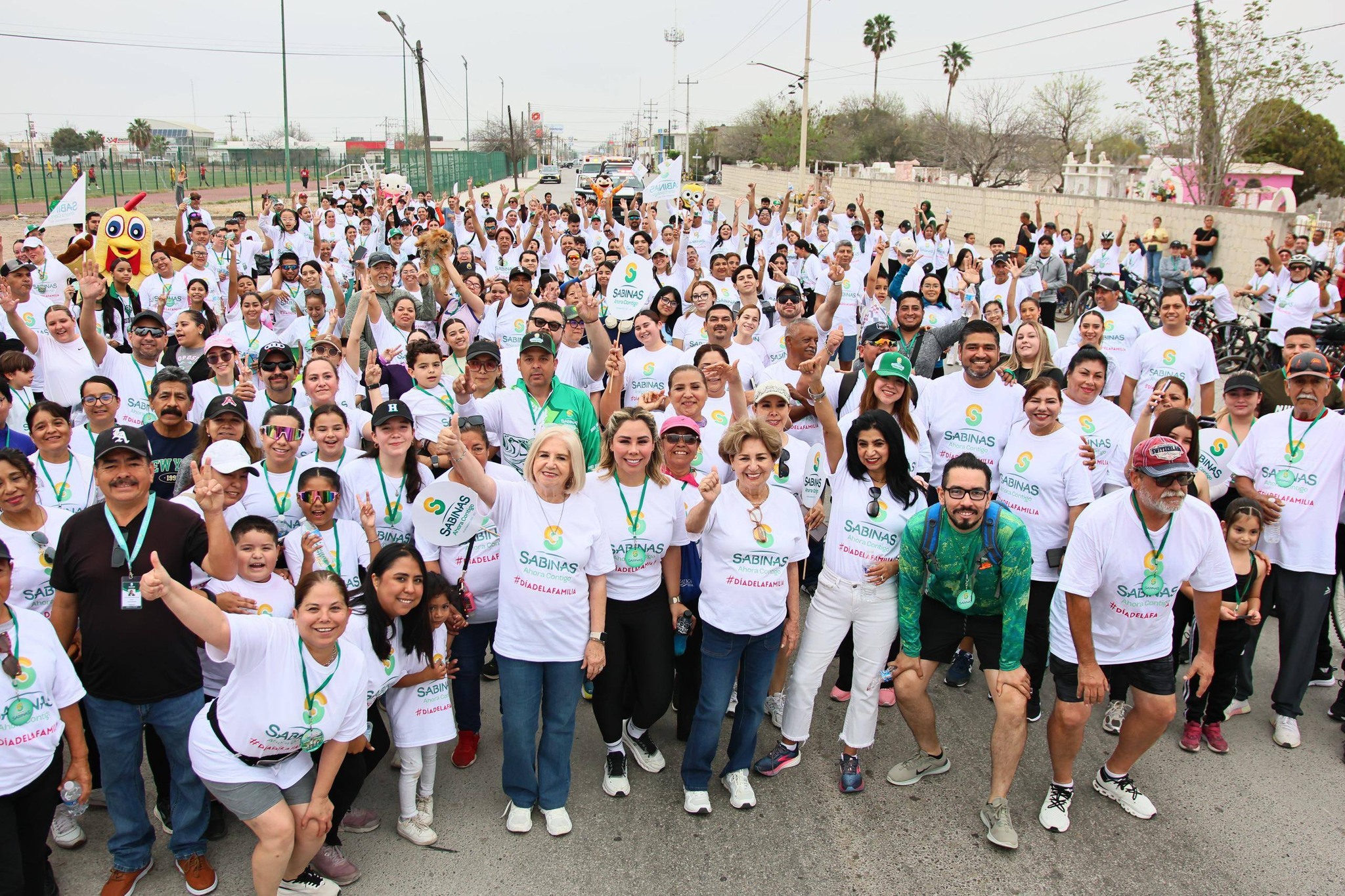 Sabinas vivió gran fiesta en la Carrera por el Día de la Familia con más de 400 participantes