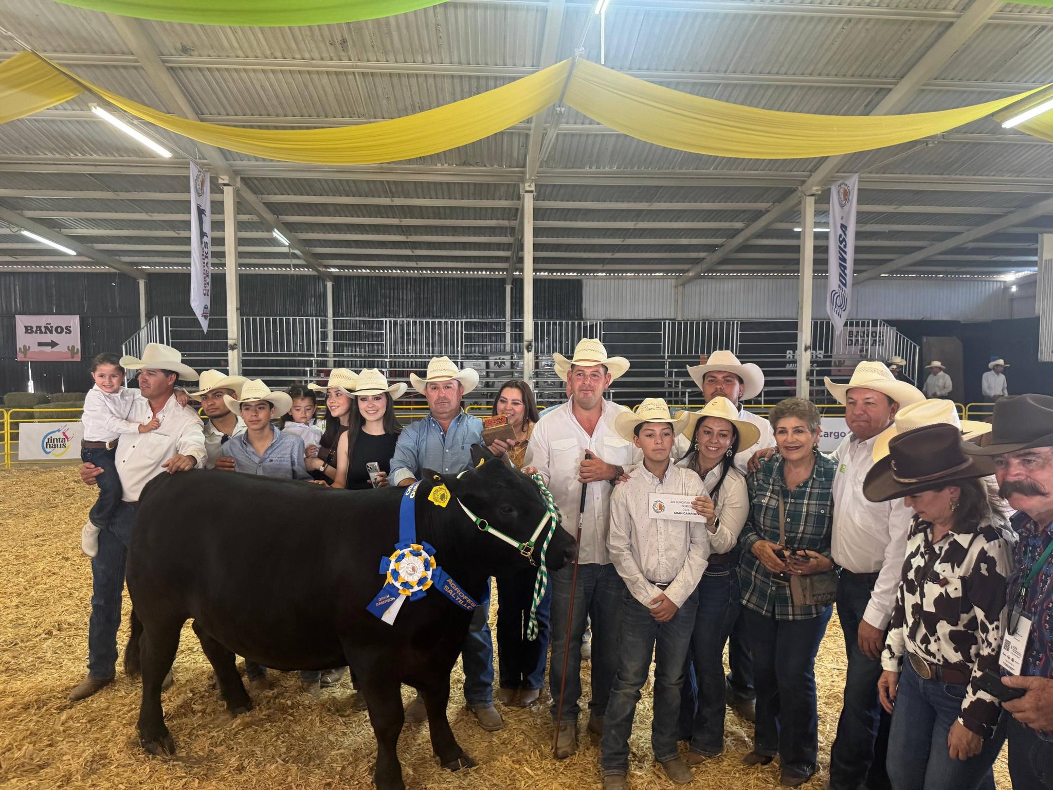 Hermanos Valdés de Múzquiz ganan el Concurso del Becerro Gordo 2026 en Agrofest Saltillo