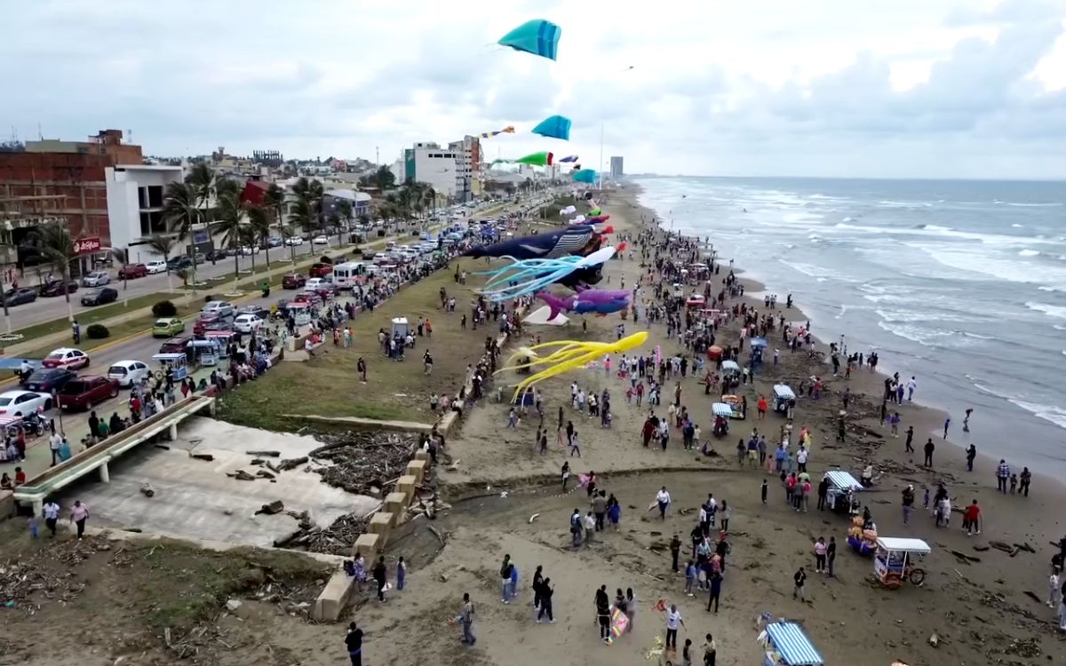 Autoridades garantizan condiciones seguras en playas de Veracruz pese a derrame petrolero