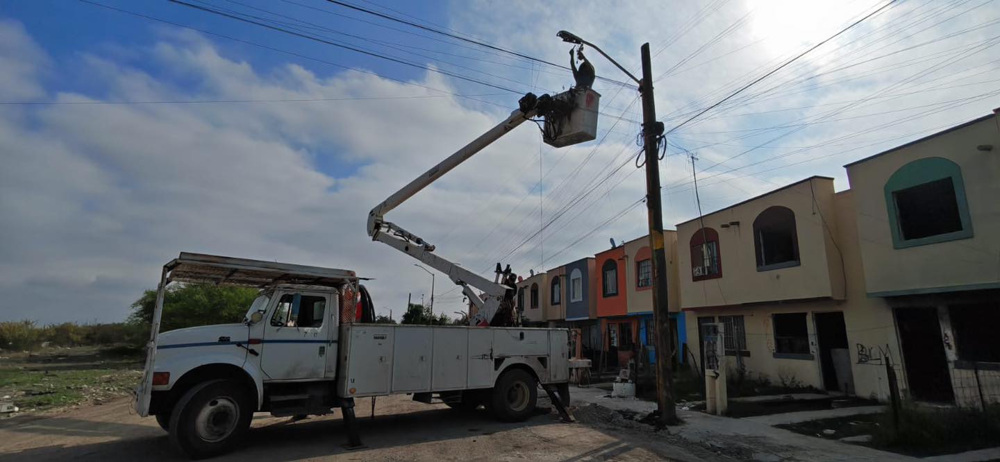 Refuerza Múzquiz alumbrado público en la colonia Misiones I