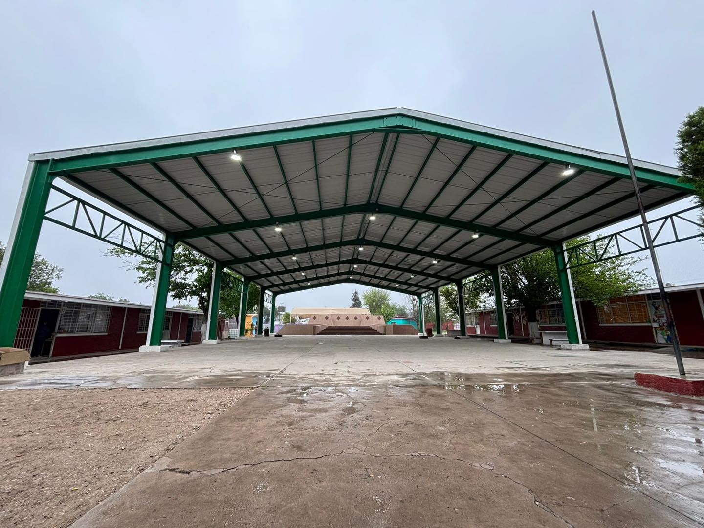 Avanza construcción de techumbre en la Escuela Melchor Múzquiz.