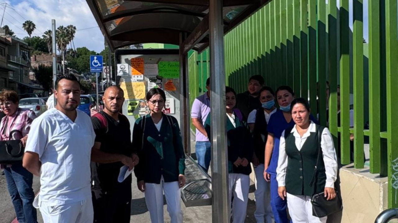 Trabajadores suplentes del IMSS protestan en Saltillo por retrasos en pagos y prestaciones