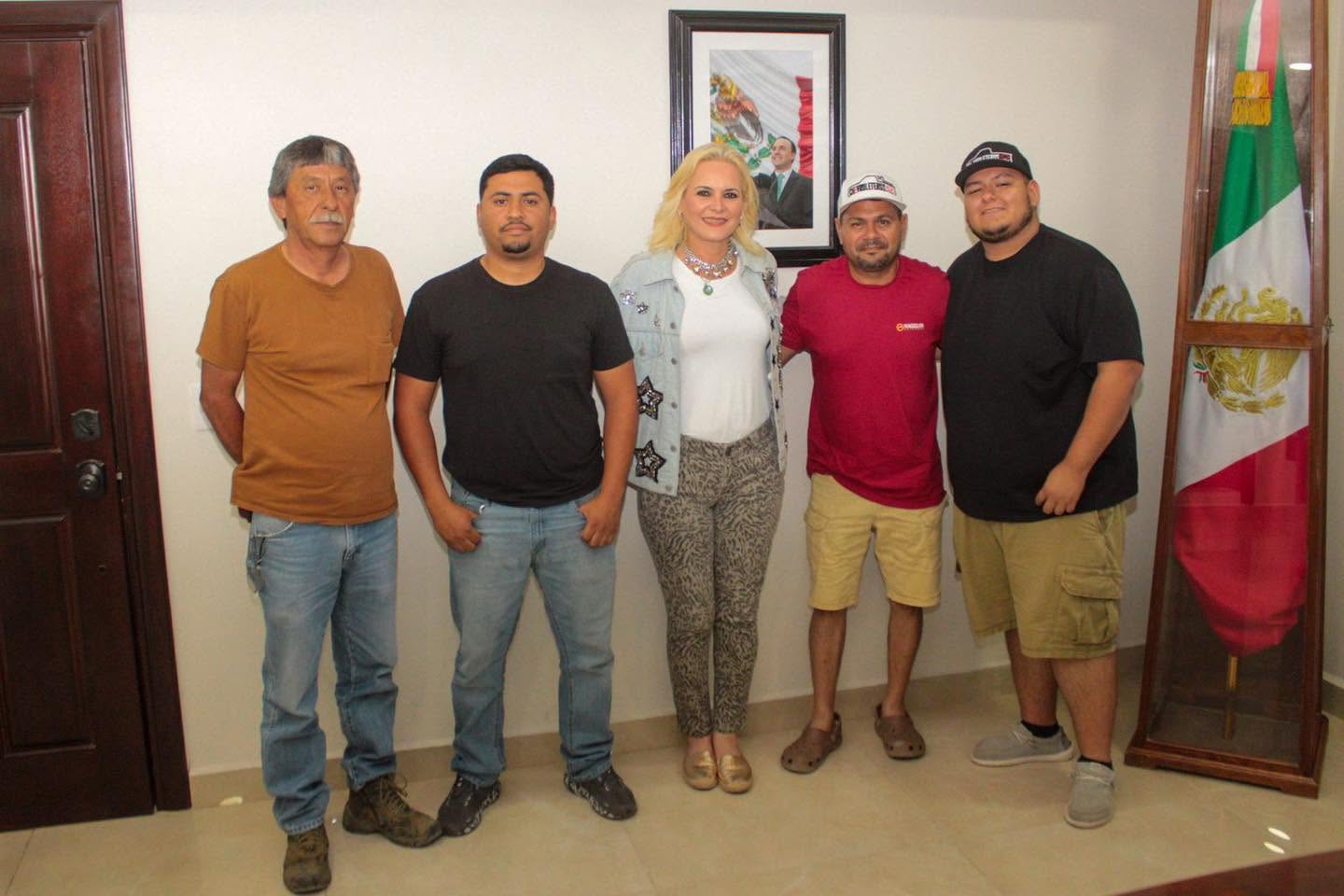 Sostiene Laura Jiménez reunión para organizar aniversario de Chevroleteros