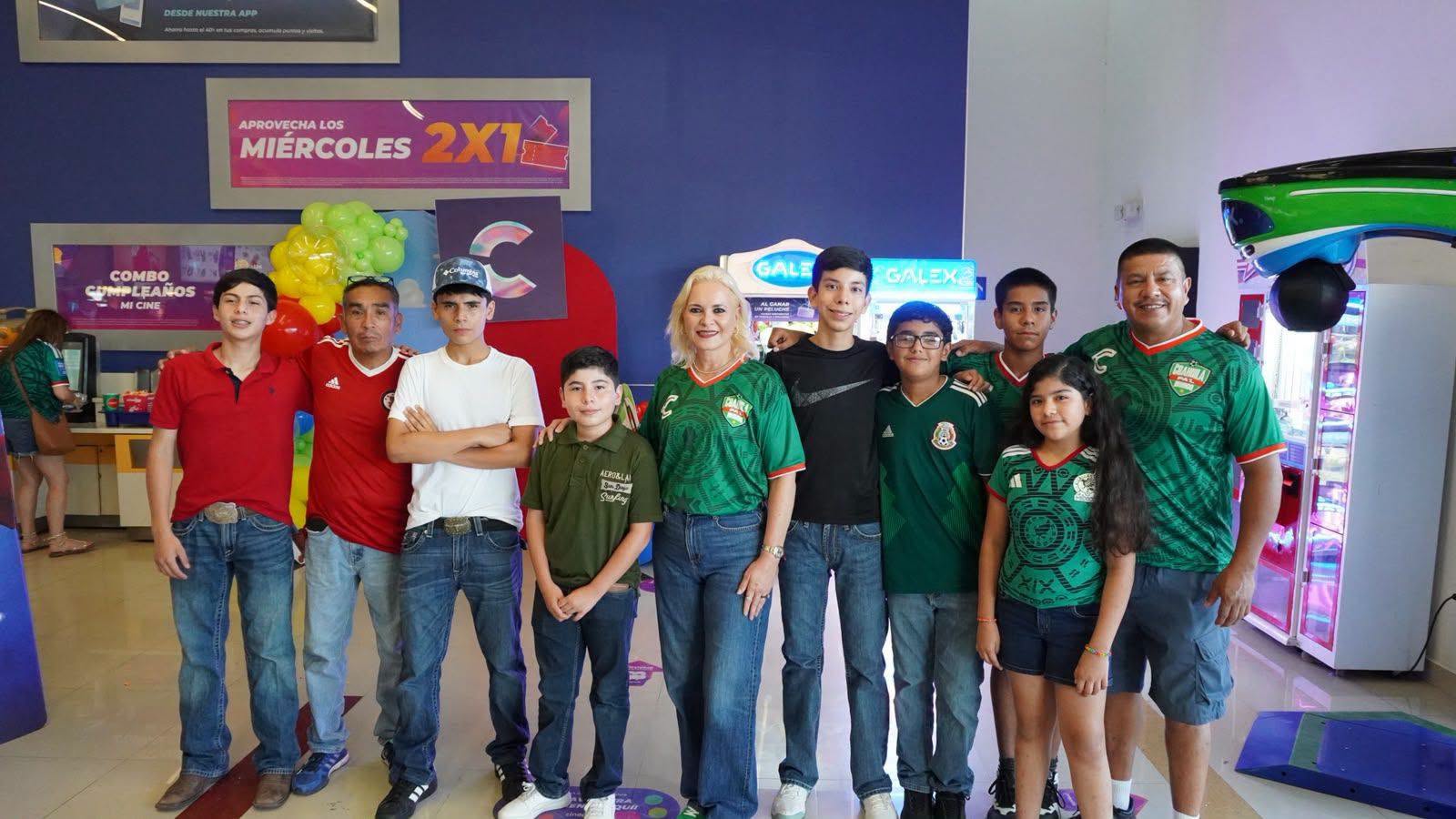 Alcaldesa Laura Jiménez invita a niños y niñas a Cinépolis