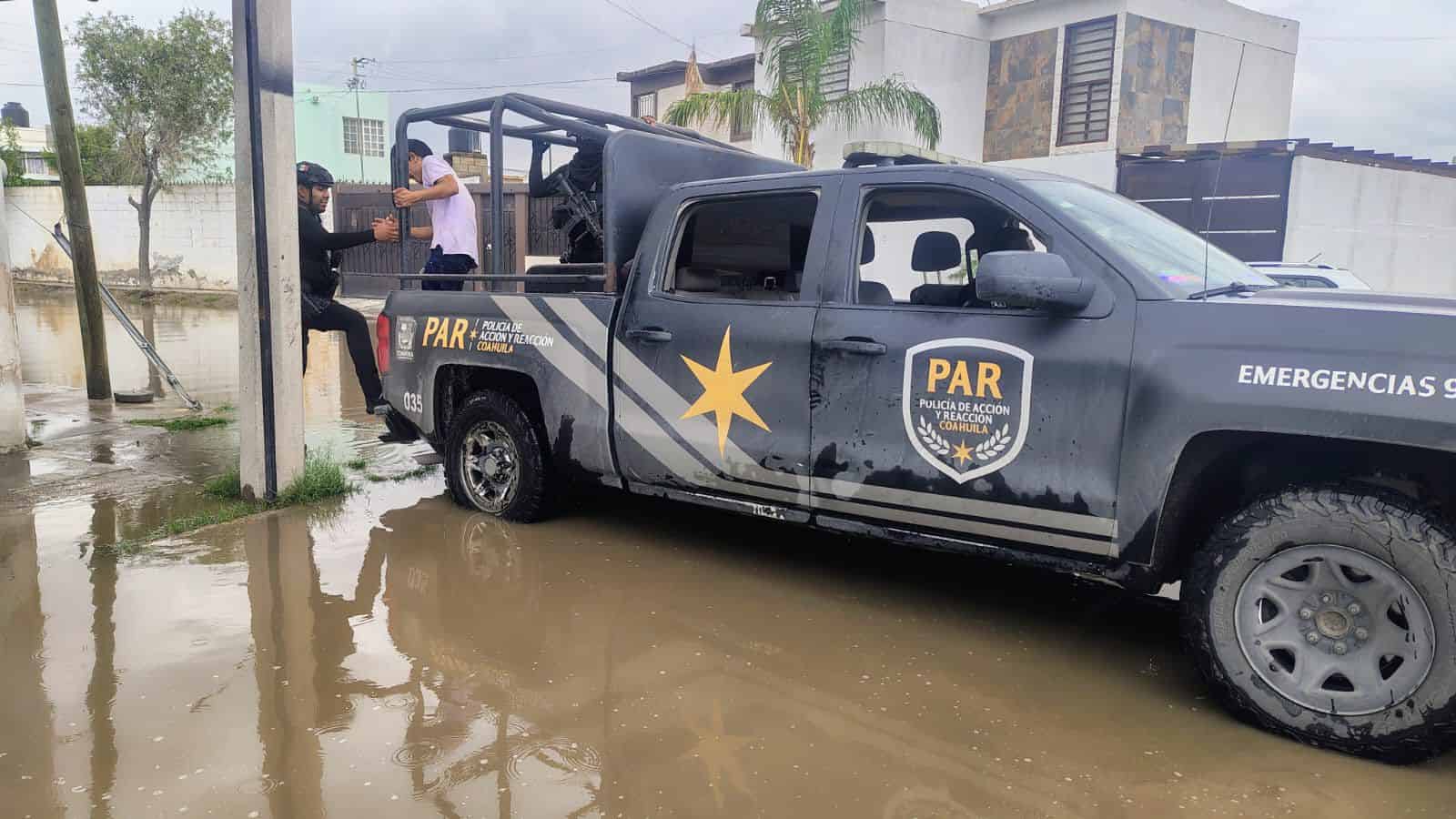Policía Estatal apoya a la población tras lluvias intensas